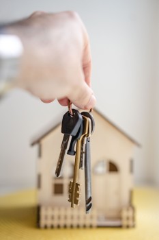 Aprire una agenzia immobiliare da privato oppure affidarsi ad un franchising?